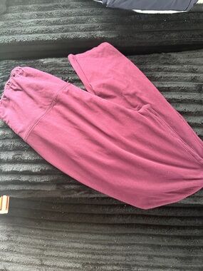 Maroon leggings